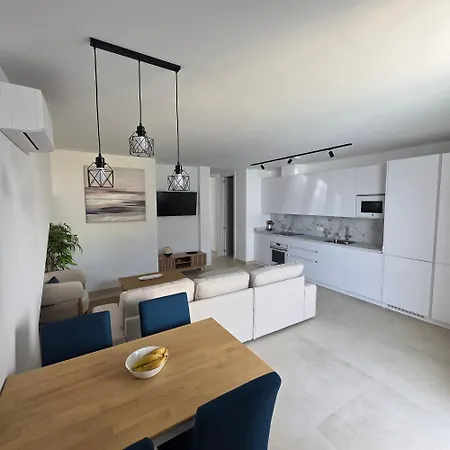 Alisios - Near & Private Patio Appartement
